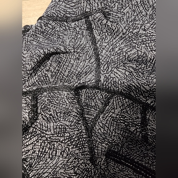 Lululemon Wonder Under black white mesh high rise Leggings 24" size 6 - Picture 8 of 11